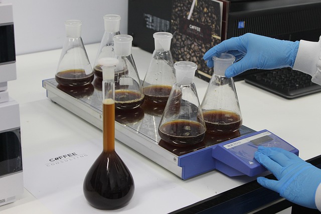 延遲胺催化劑A400在噴涂硬泡中的應(yīng)用，有效避免噴涂過程中的塌泡和流淌。